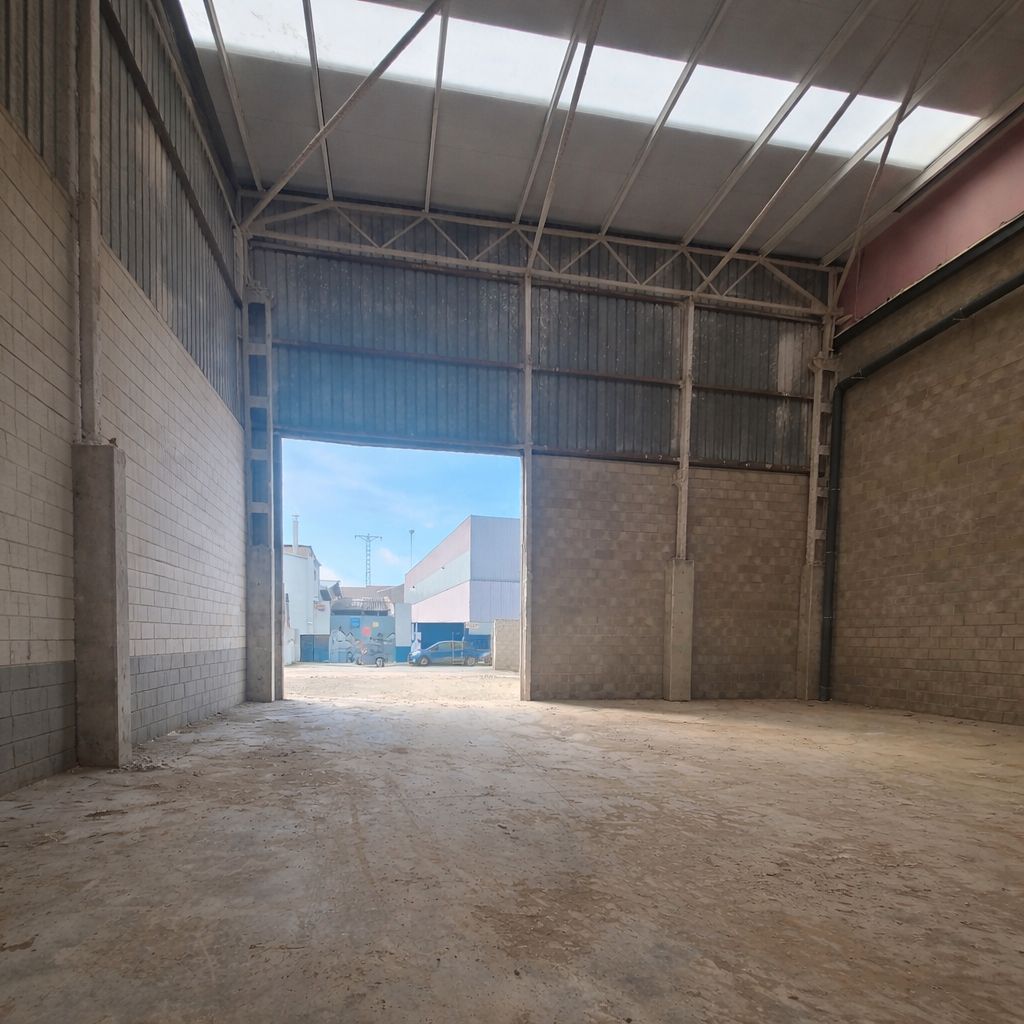 Nau industrial de lloguer a La Llagosta