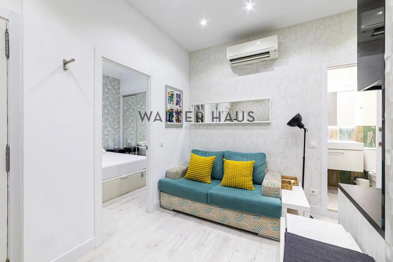 Living room of Flat for sale in Madrid  with Air Conditioner, Furnished and Oven