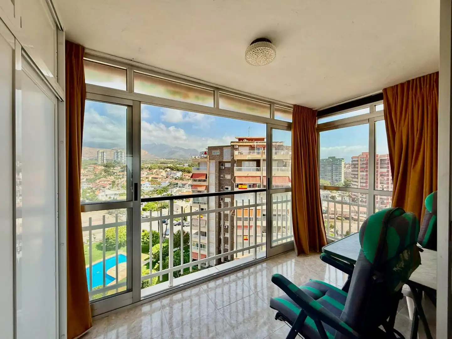 Vista exterior de Apartament en venda en Benidorm amb Terrassa i Piscina comunitària