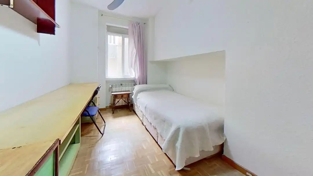 Bedroom of Flat for rent in Madrid  with Heating, Private garden and Swimming Pool