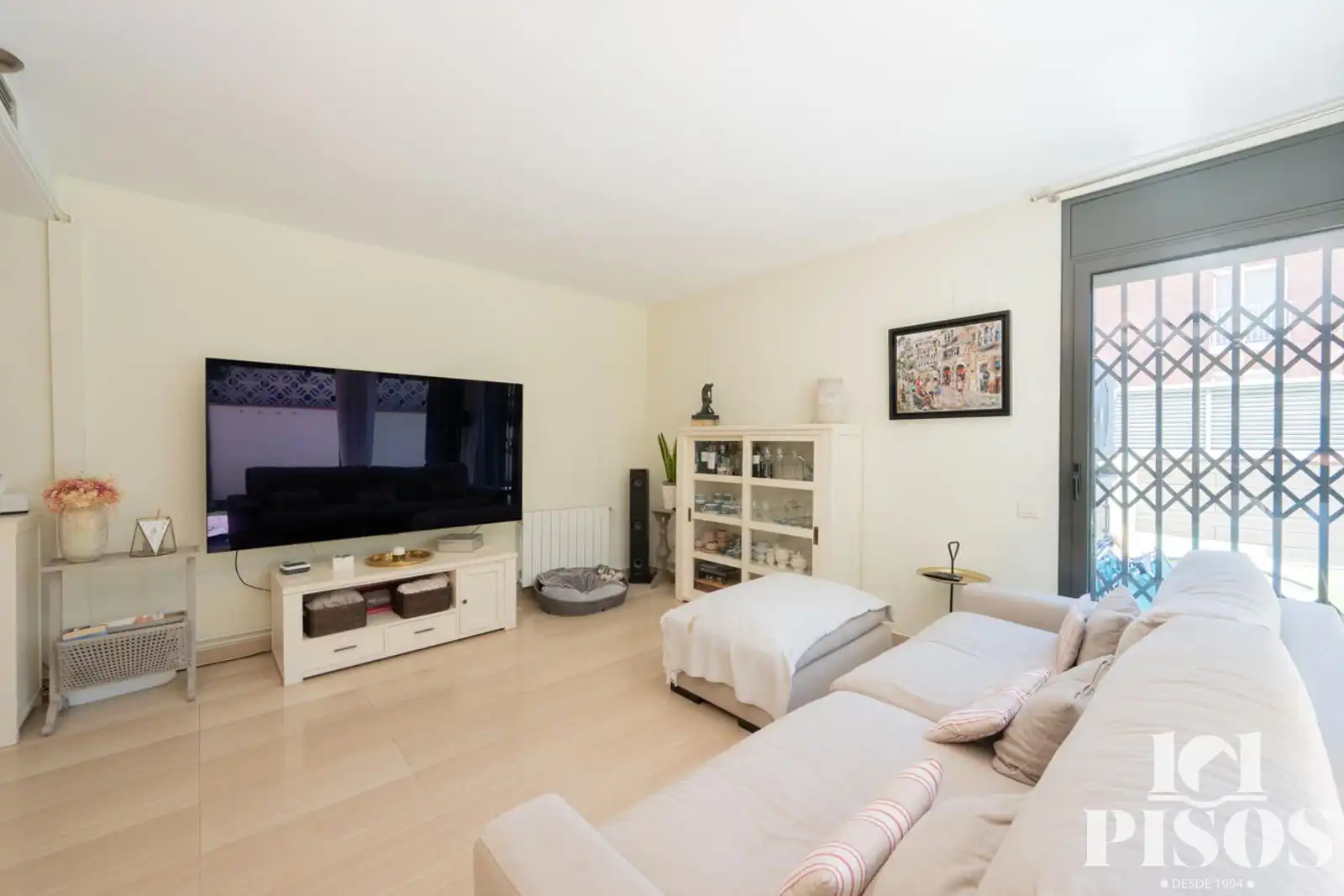 Sala de estar de Dúplex en venta en Sant Cugat del Vallès con Aire acondicionado, Calefacción y Jardín privado