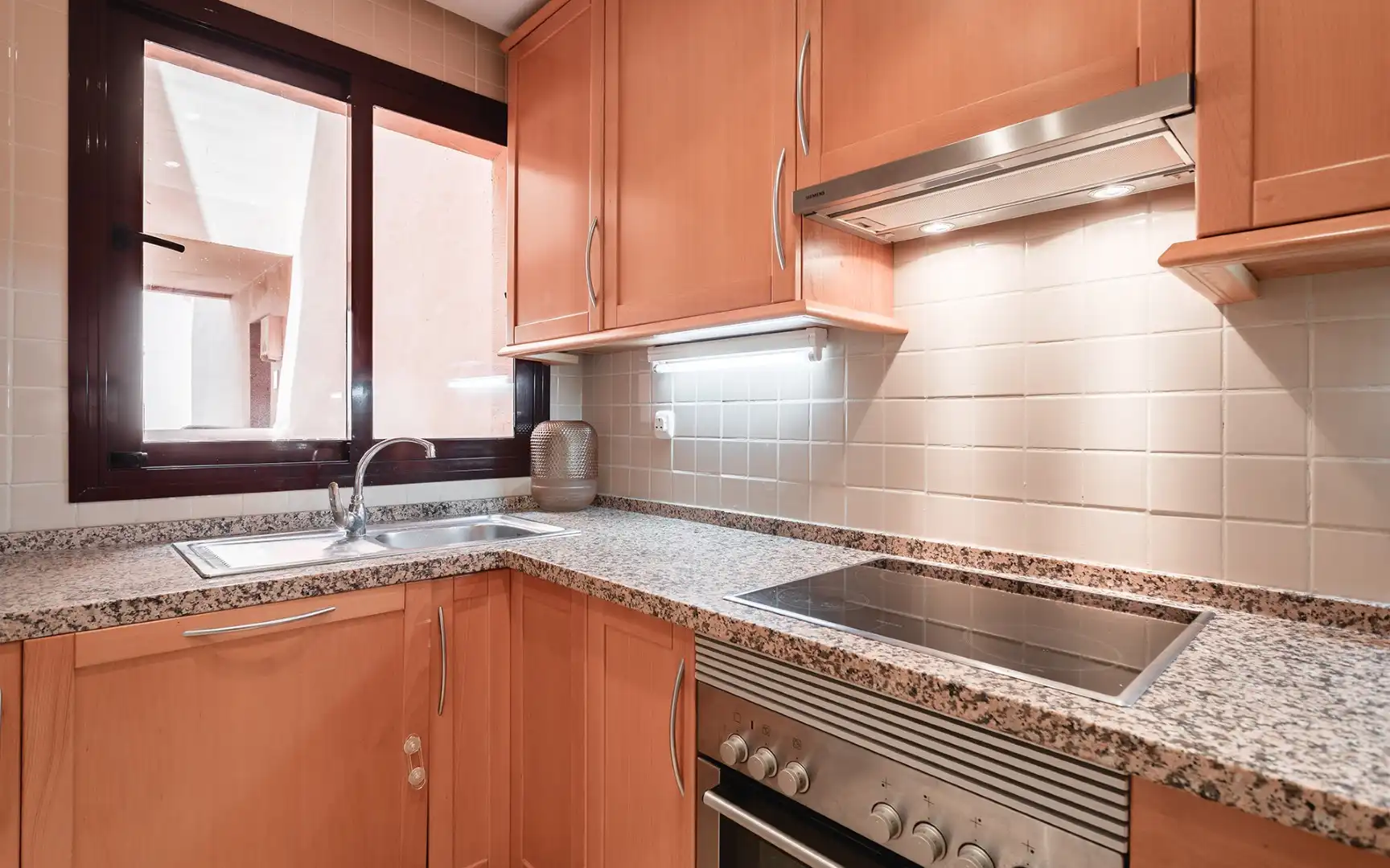 Cuina de Apartament en venda en Benahavís amb Aire condicionat, Terrassa i Piscina