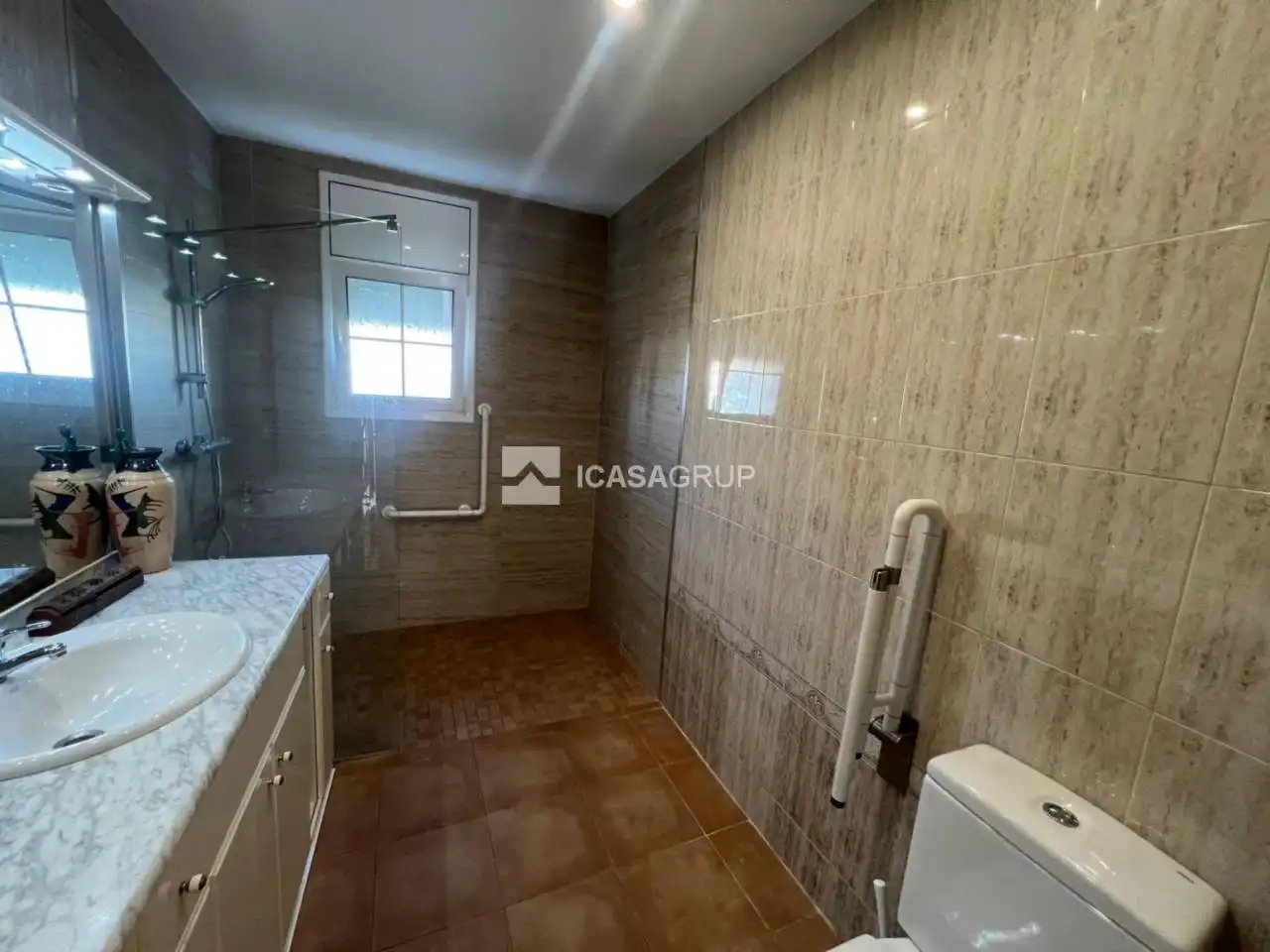 Bathroom of Attic for sale in Rubí  with Air Conditioner, Heating and Private garden