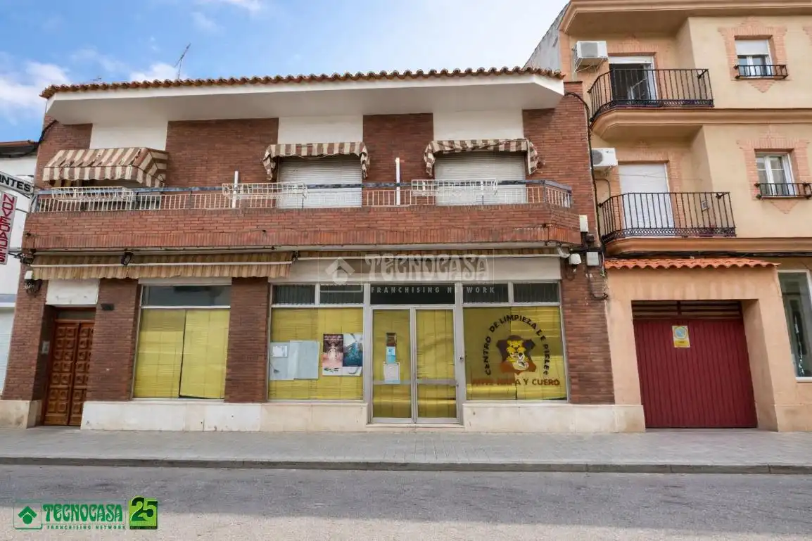 Einfamilien-Reihenhaus zum Verkauf in Manzanares mit Terrasse und Balkon