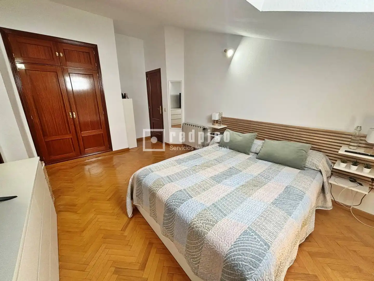 Dormitori de Pis en venda en Guadalajara amb Calefacció, Parquet i Moblat
