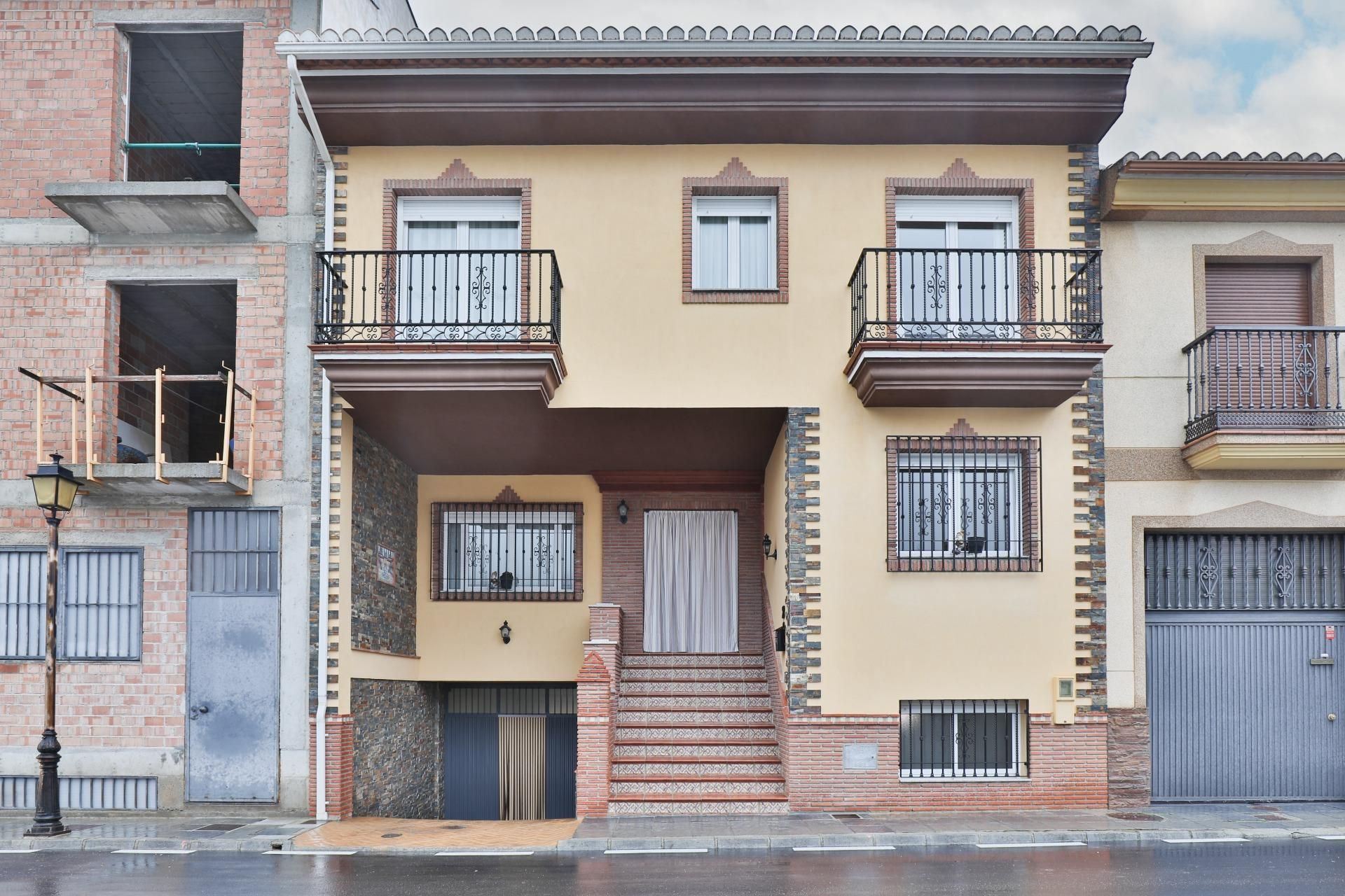 Vista exterior de Casa adosada en venda en Padul amb Balcó