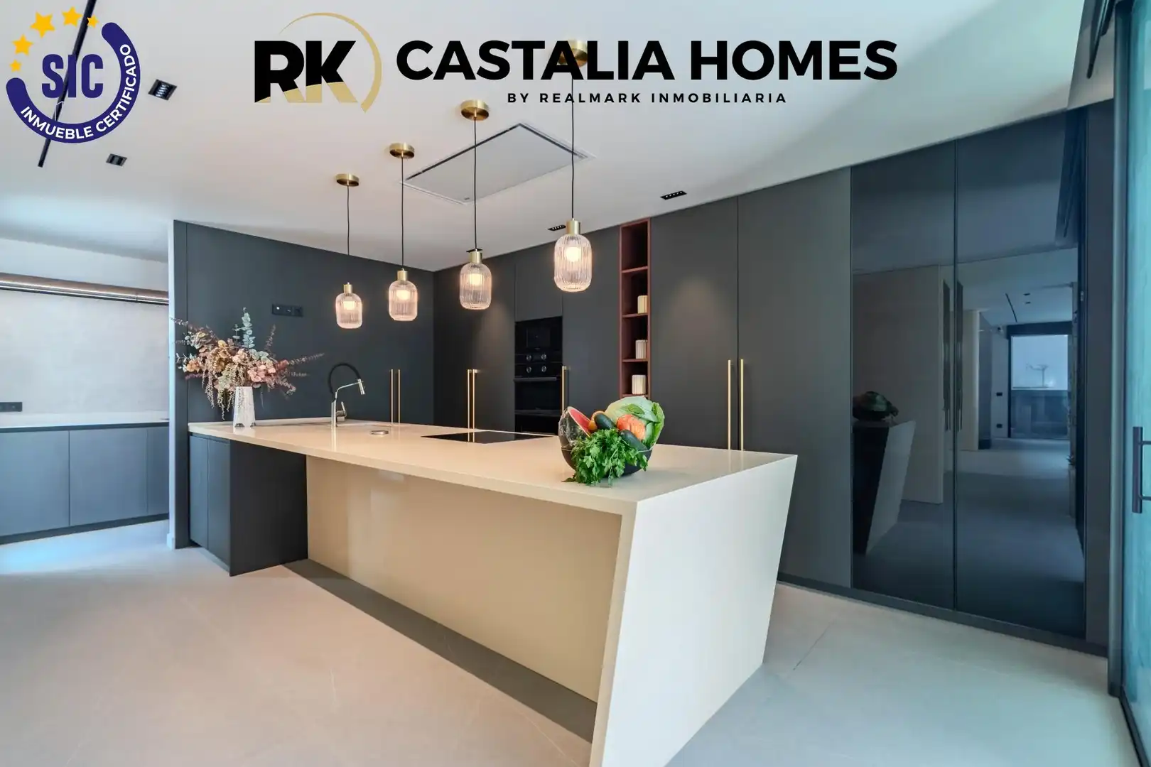 Cuina de Casa o xalet en venda en Castellón de la Plana / Castelló de la Plana amb Aire condicionat, Calefacció i Jardí privat