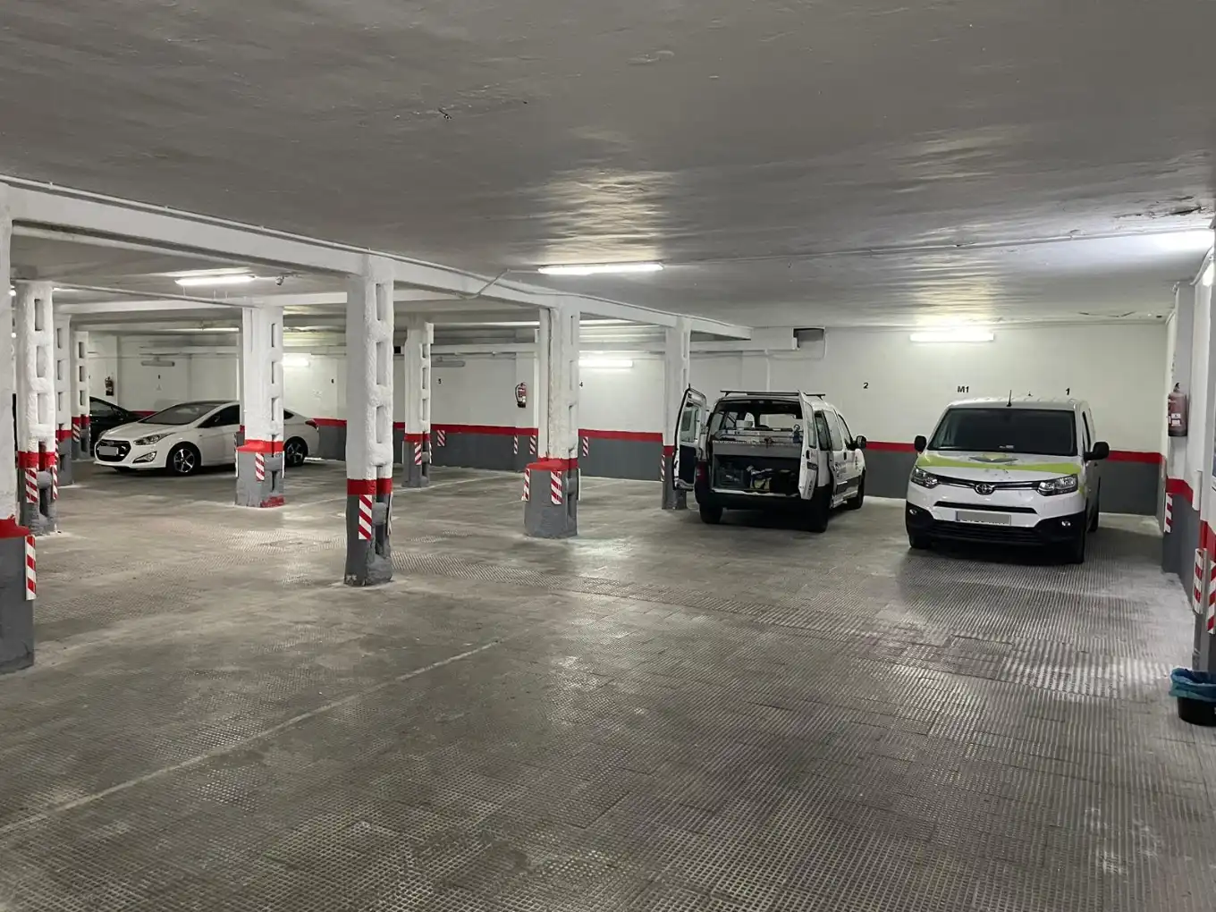 Parkplatz von Garage zur Miete in Madrid mit Alarm