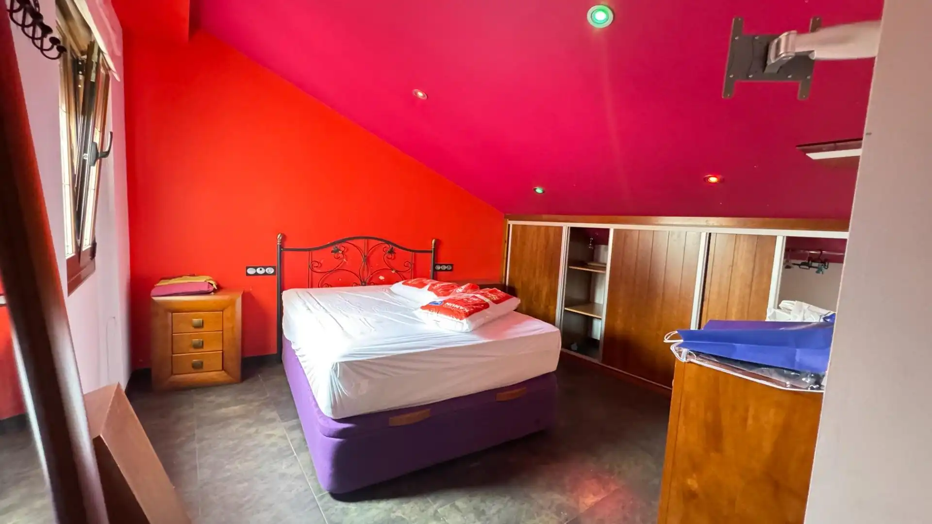 Schlafzimmer von Dachboden zur Miete in Padul mit Klimaanlage, Heizung und Terrasse