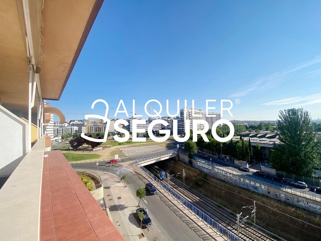 Exterior view of Attic to rent in Arganda del Rey  with Air Conditioner, Heating and Storage room