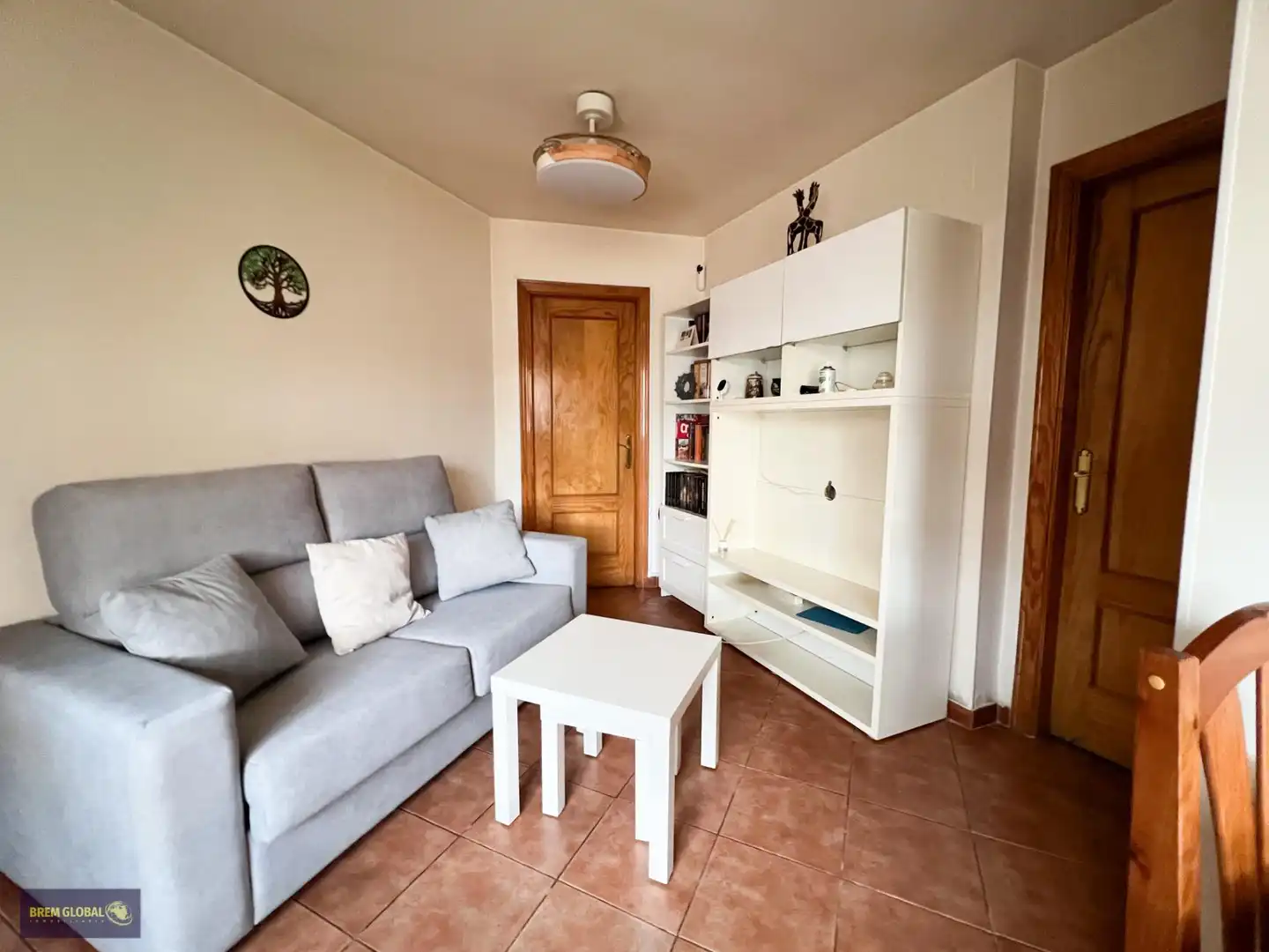 Sala d'estar de Planta baixa en venda en La Cabrera amb Calefacció, Traster i Moblat