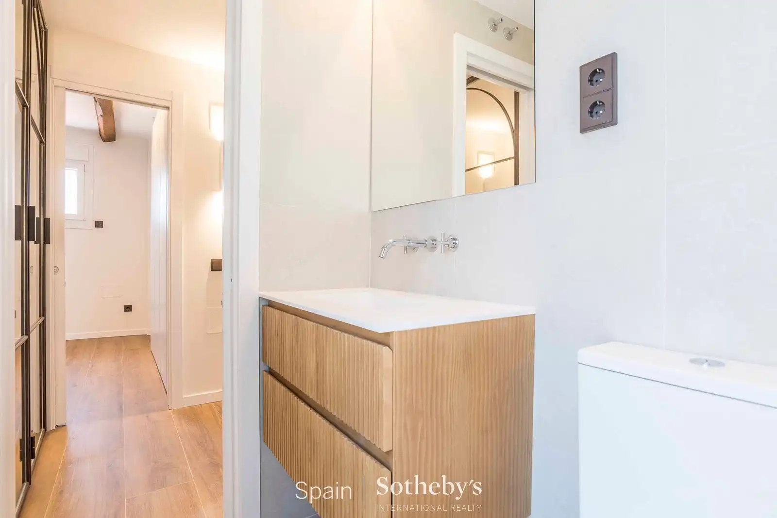 Badezimmer von Wohnungen zum Verkauf in Madrid mit Klimaanlage und Heizung