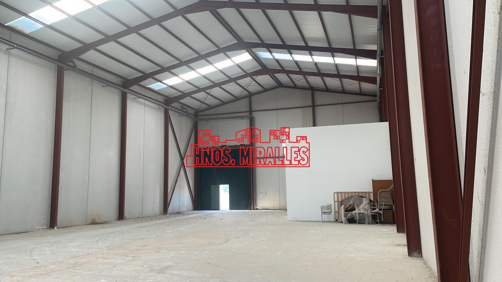 Nau industrial de lloguer en Cox