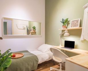 Bedroom of Flat to share in  Barcelona Capital  with Heating and Terrace
