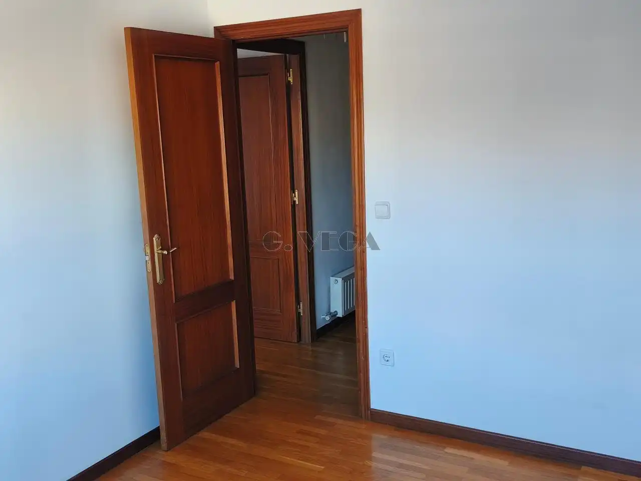 Bedroom of Apartments for rent in Vigo   with Heating and Parquet flooring