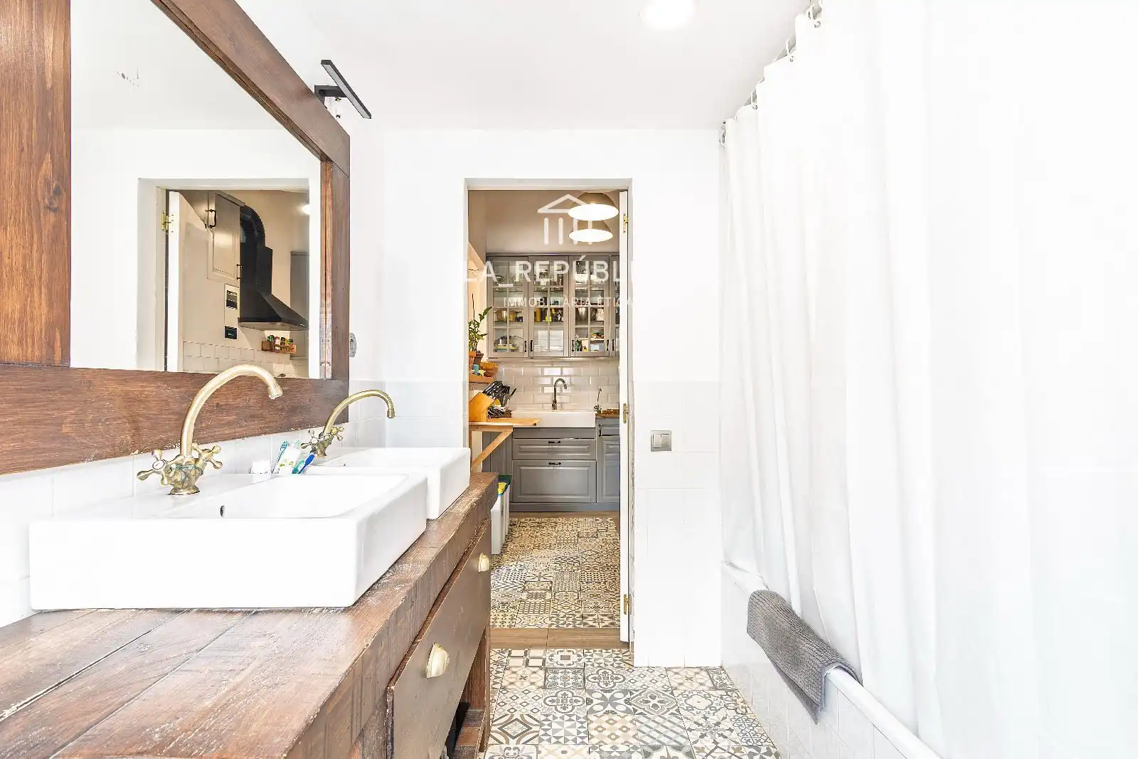 Baño de Piso en venta en Mataró con Aire acondicionado, Parquet y Balcón