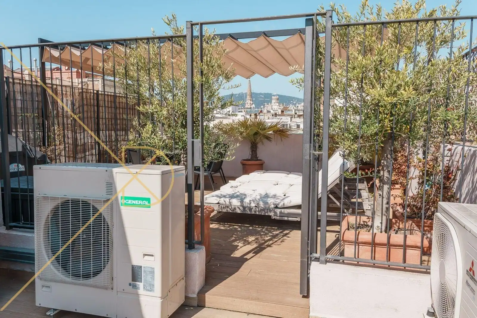 Terrasse von Dachboden zum Verkauf in Barcelona mit Klimaanlage, Heizung und Parkett