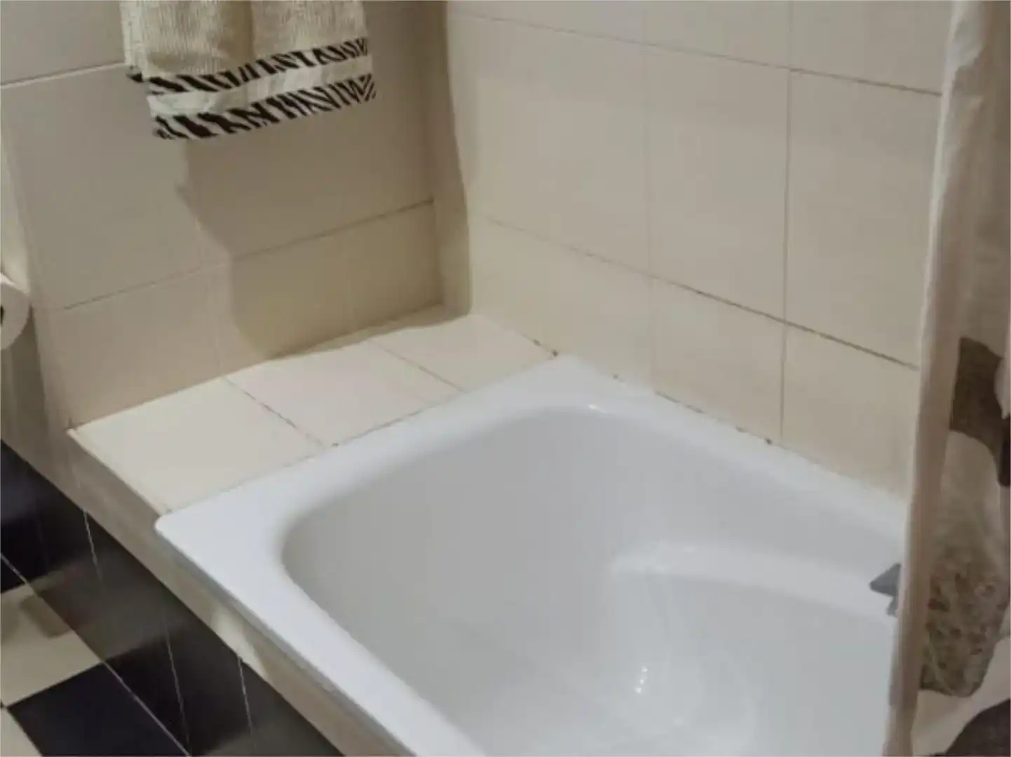 Bany de Pis en venda en Linares amb Aire condicionat