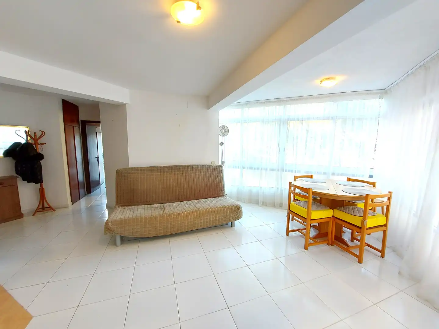Sala de estar de Piso en venta en Castell d'Aro, Platja d'Aro i s'Agaró con Amueblado, Horno y Lavadora