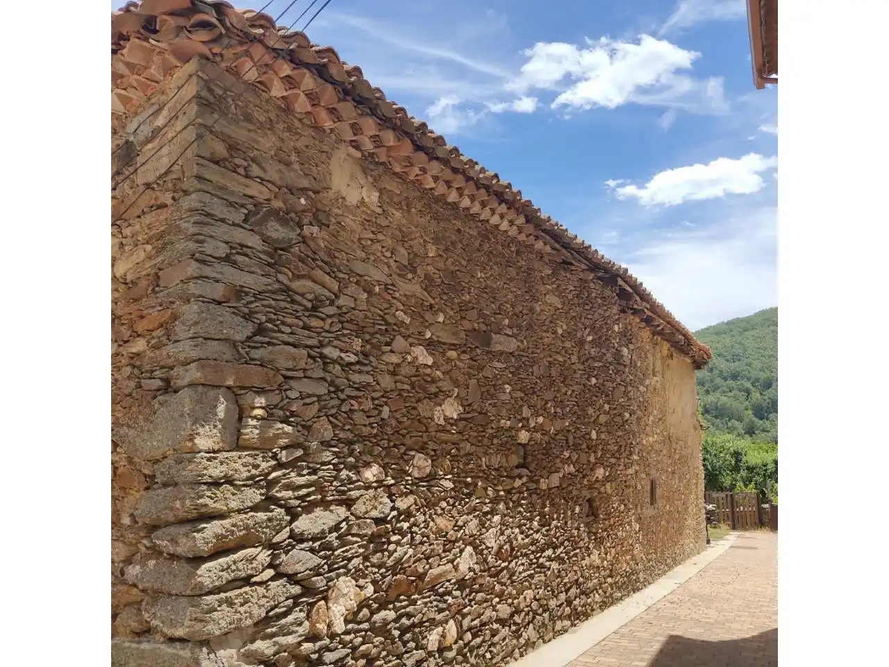 Vista exterior de Casa o xalet en venda en La Hiruela