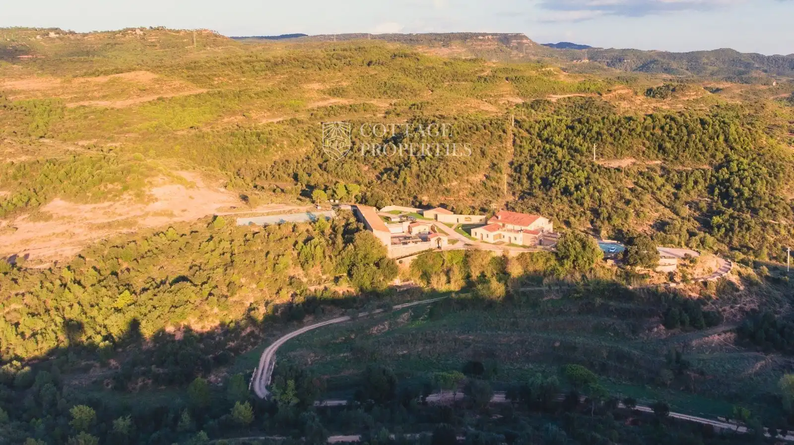 Vista exterior de Finca rústica en venda en Sant Llorenç Savall amb Calefacció i Piscina