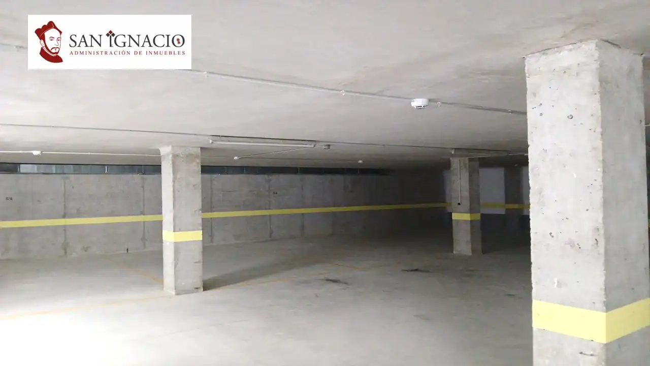 Aparcament de Pis en venda en Villarcayo de Merindad de Castilla la Vieja amb Calefacció