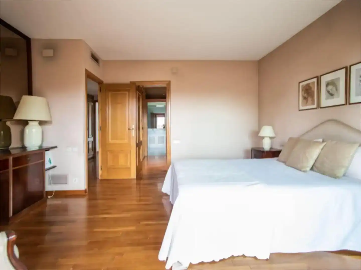 Dormitori de Casa o xalet en venda en Esplugues de Llobregat