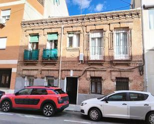 Vista exterior de Pis en venda en  Madrid Capital amb Parquet, Moblat i Balcó