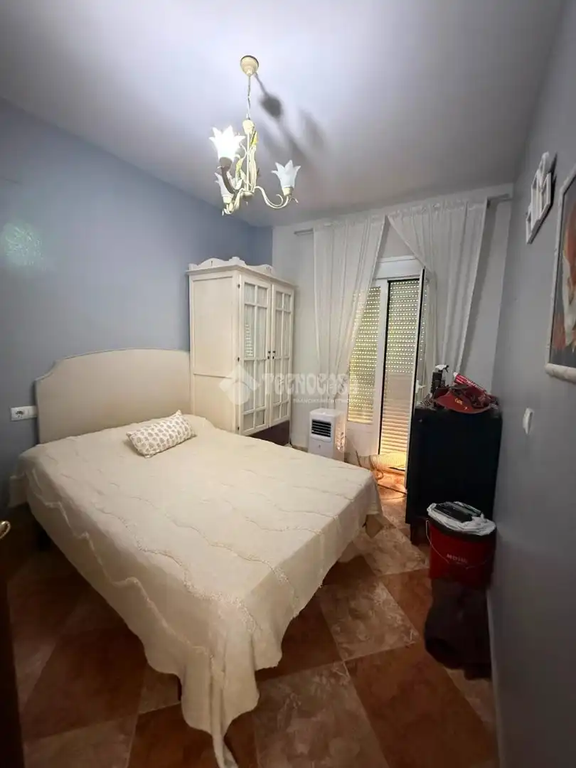 Dormitori de Casa adosada en venda en Almonte amb Aire condicionat
