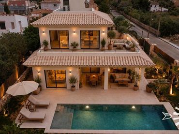 Casa amb piscina en venda a Cala Llombards
