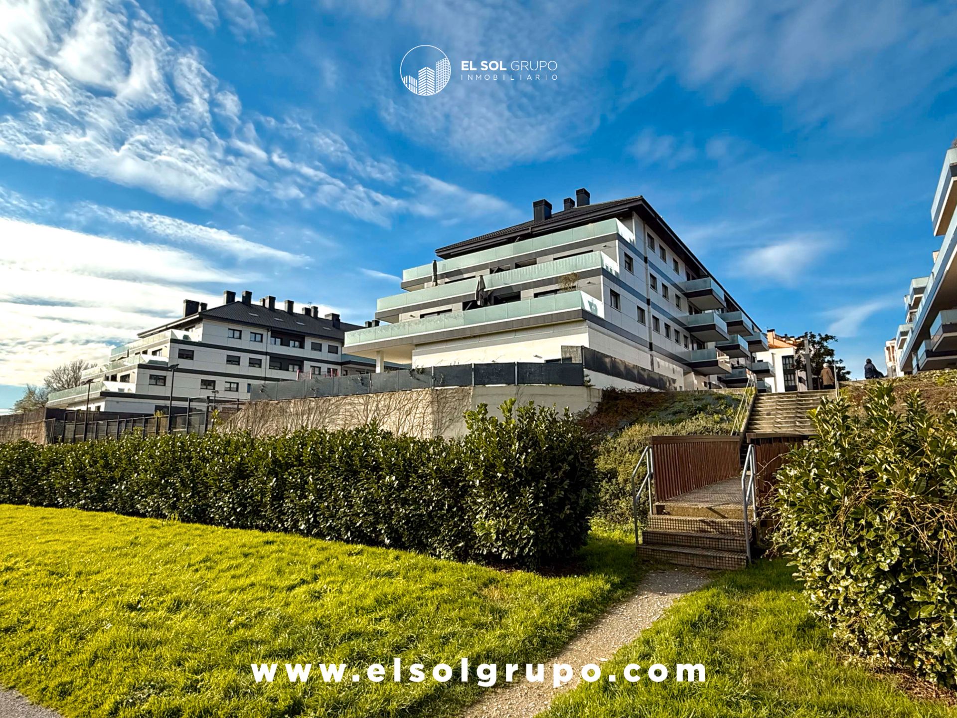 Vista exterior de Apartament en venda en Gijón  amb Calefacció, Parquet i Terrassa