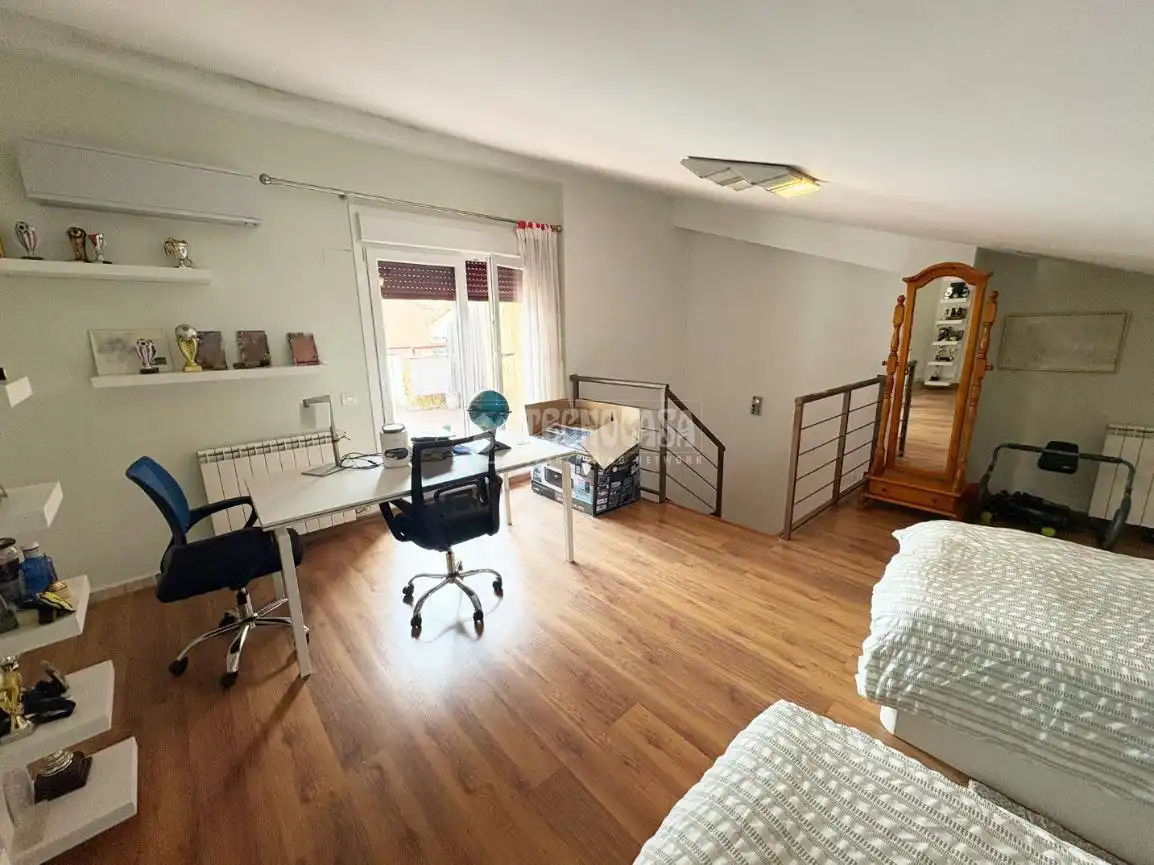 Casa adosada en venta en Zaragoza con Terraza