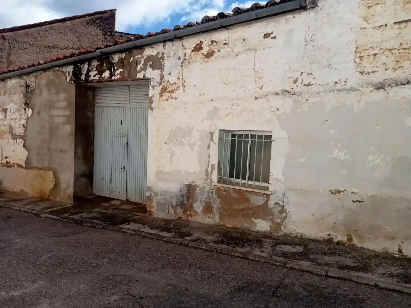 Vista exterior de Casa adosada en venda en Sierra de Fuentes