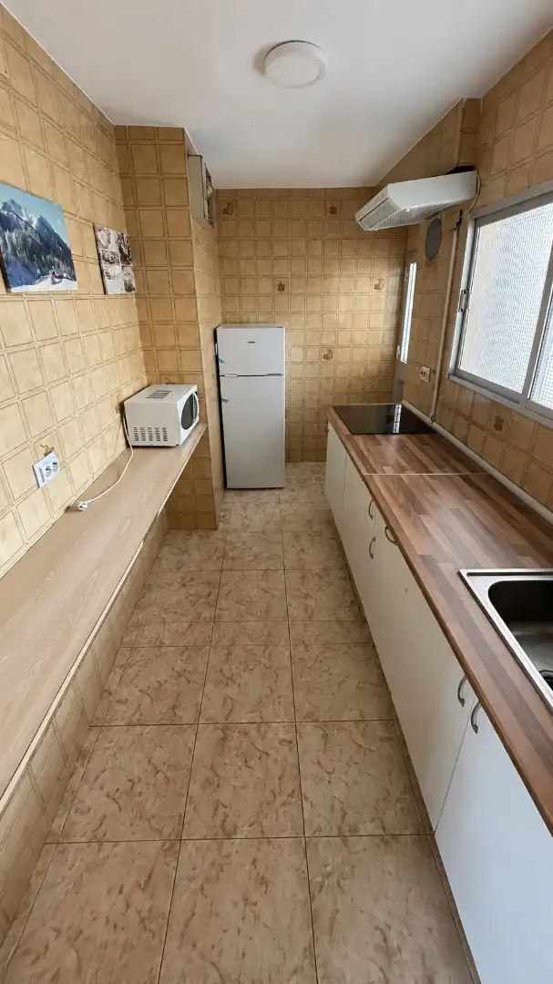Küche von Wohnung zur Miete in Brenes mit Klimaanlage, Terrasse und Möbliert