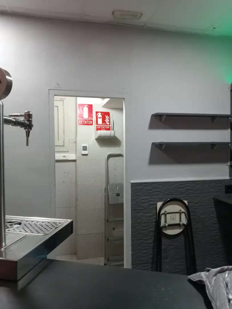 Bany de Local en venda en Valencia amb Terrassa i Moblat
