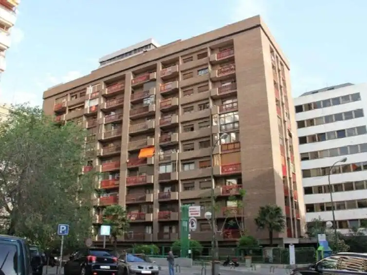 Vista exterior de Garaje de alquiler en  Madrid Capital con Alarma