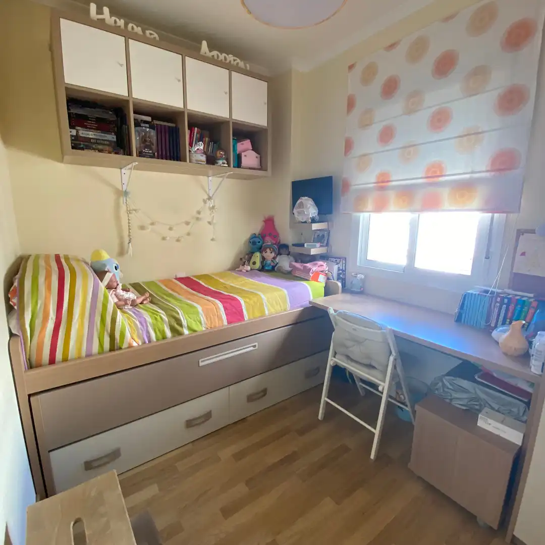Habitación de Casa adosada en venta en Dos Hermanas con Aire acondicionado, Parquet y Trastero