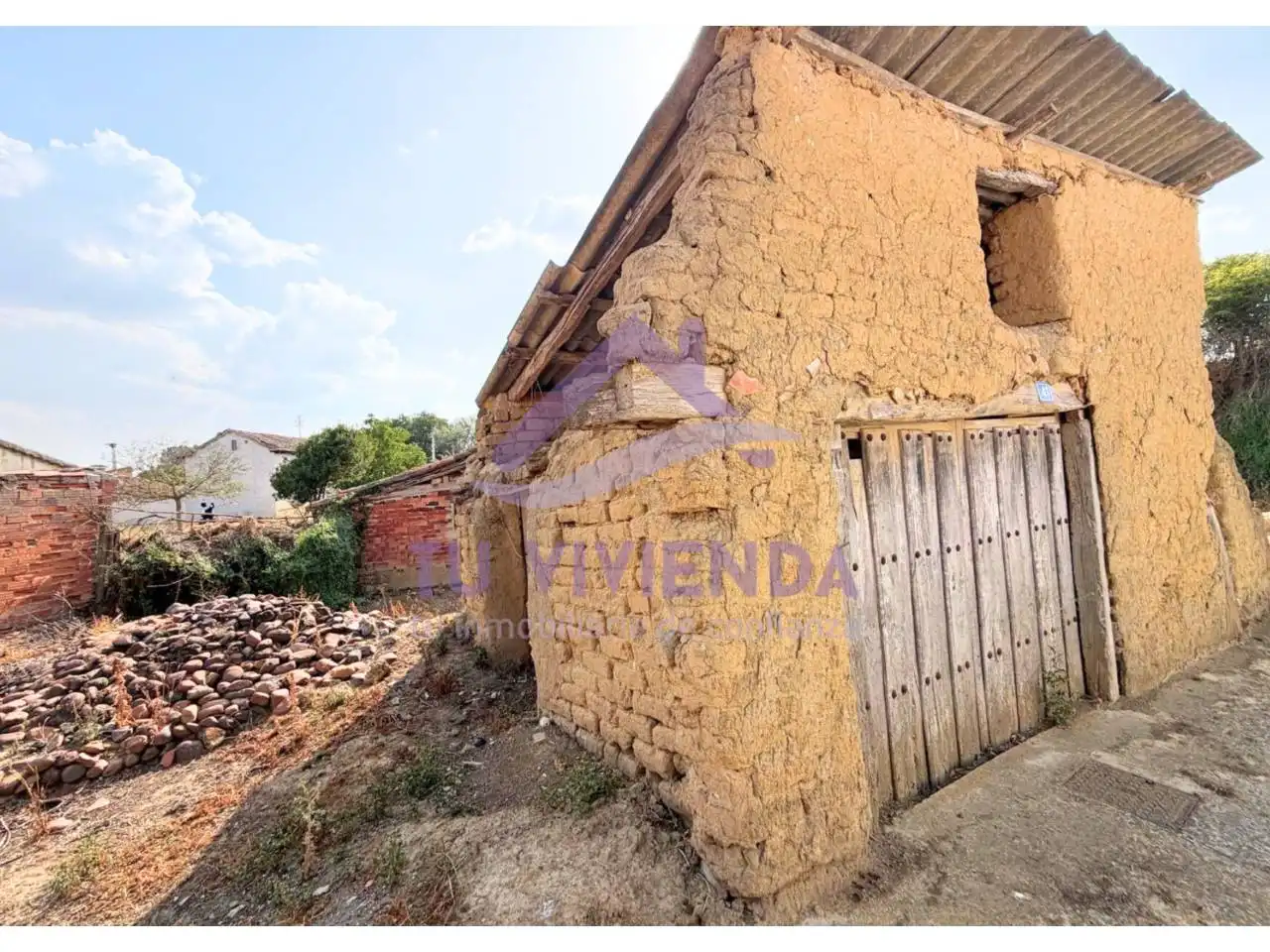Vista exterior de Casa o xalet en venda en Villaluenga de la Vega amb Calefacció i Moblat