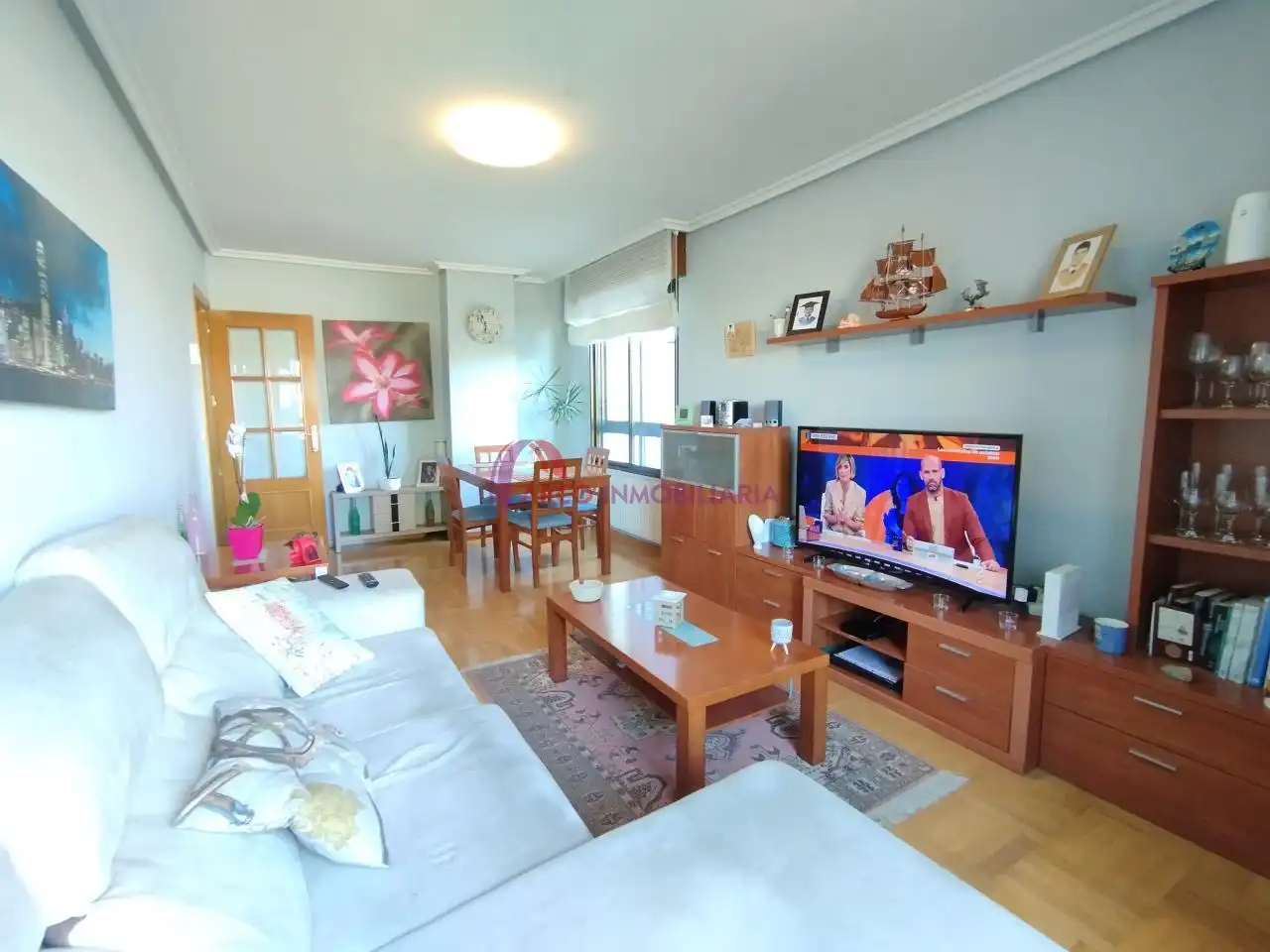 Sala d'estar de Apartament en venda en Burgos amb Calefacció, Parquet i Traster