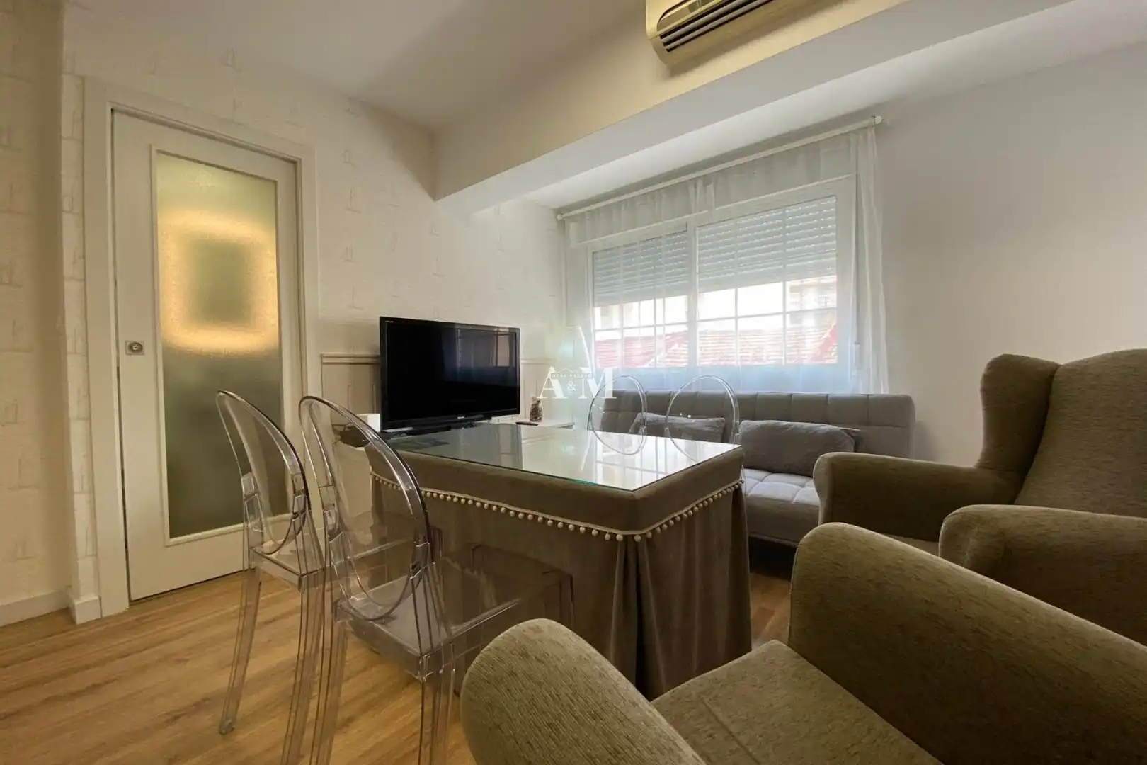 Sala d'estar de Pis de lloguer en Torrevieja amb Aire condicionat, Calefacció i Moblat