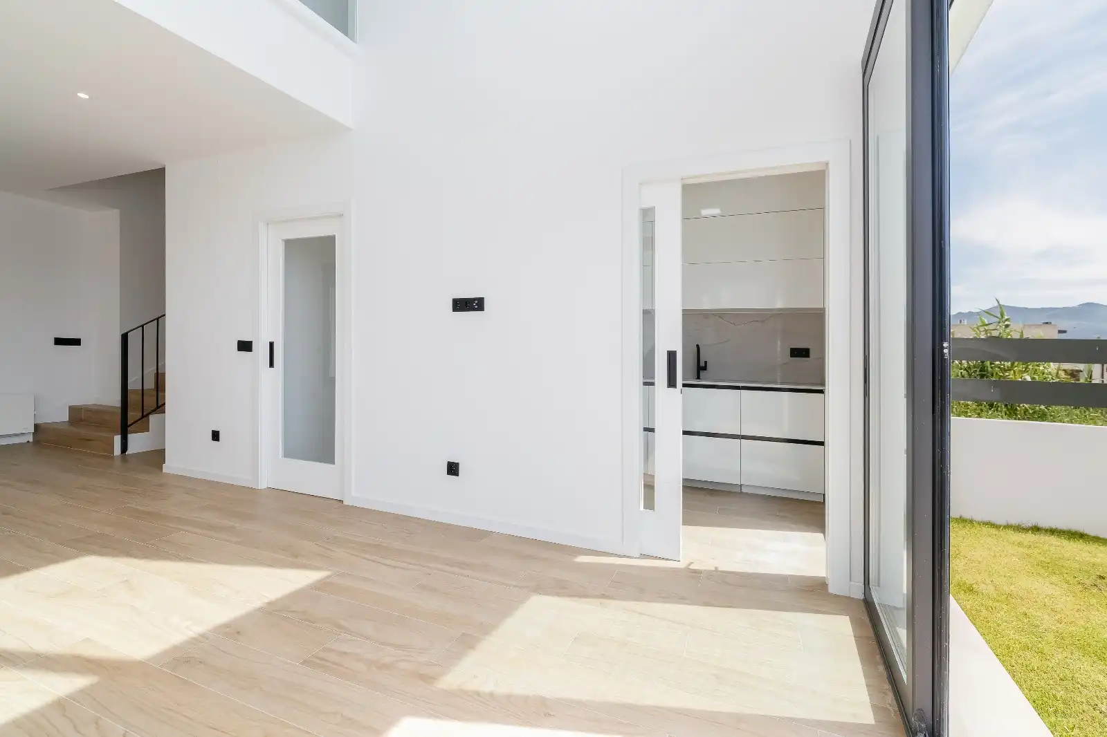 Casa adosada en venta en Vigo  con Calefacción, Jardín privado y Terraza