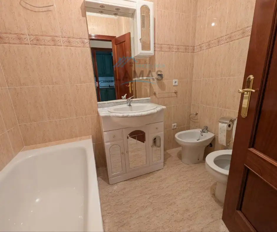 Baño de Dúplex en venta en Navalmoral de la Mata con Calefacción, Terraza y Balcón