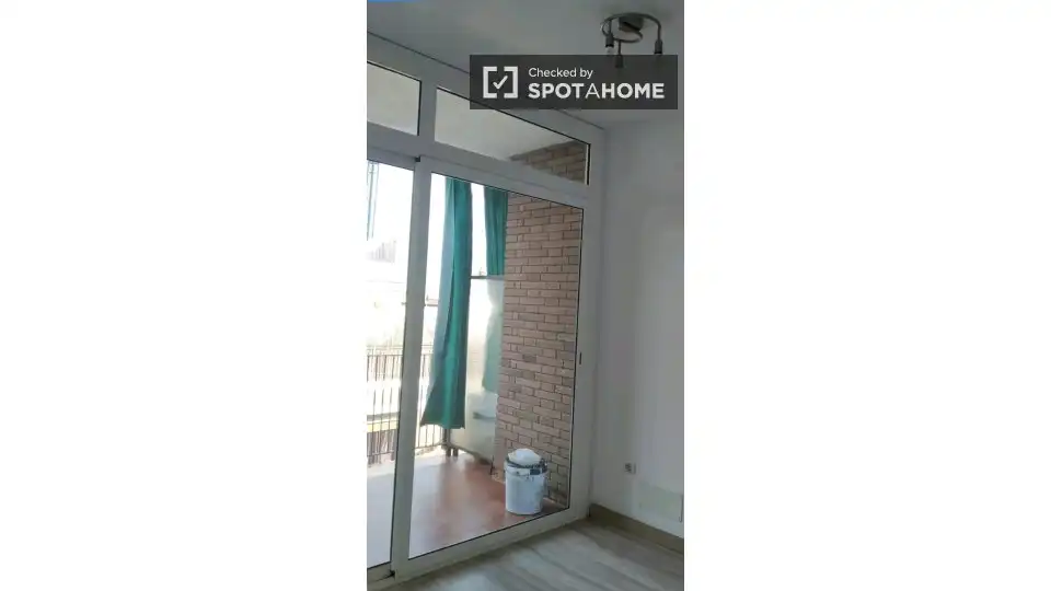 Terraza de Piso para compartir en Barcelona con Aire acondicionado, Calefacción y Amueblado