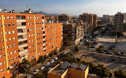 Vista exterior de Pis en venda en Alicante / Alacant amb Aire condicionat, Terrassa i Balcó