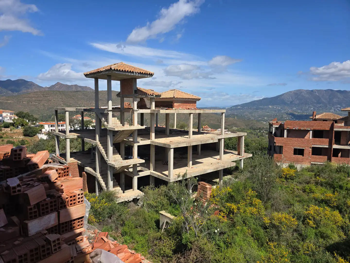 Vista exterior de Edifici en venda en Ojén amb Piscina comunitària