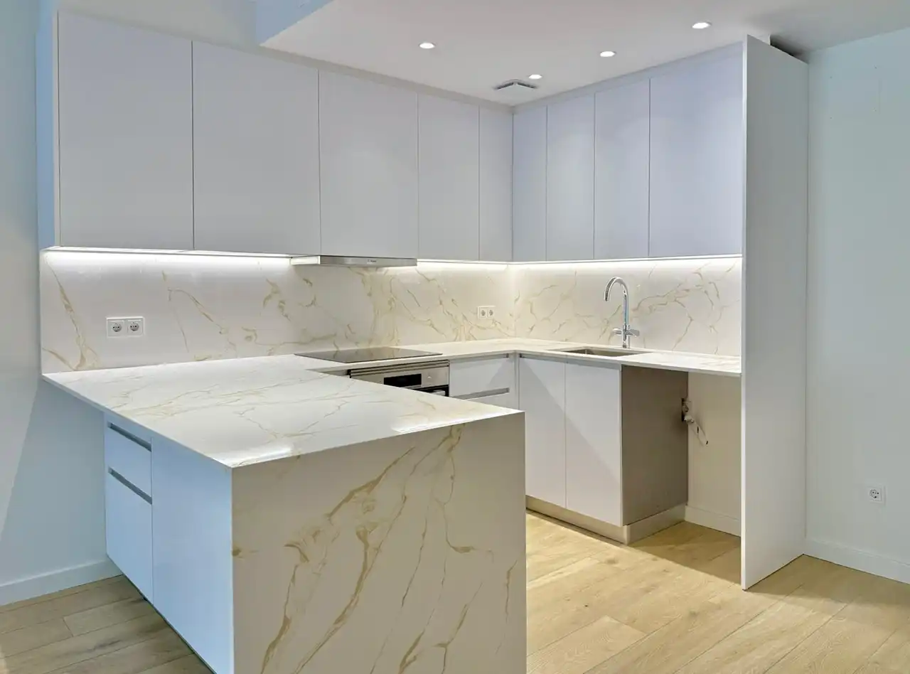 Cocina de Piso de alquiler en Sabadell con Aire acondicionado, Calefacción y Jardín privado