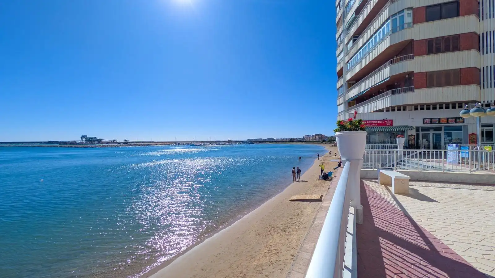 Vista exterior de Àtic de lloguer amb opció a compra en Torrevieja amb Aire condicionat, Calefacció i Terrassa