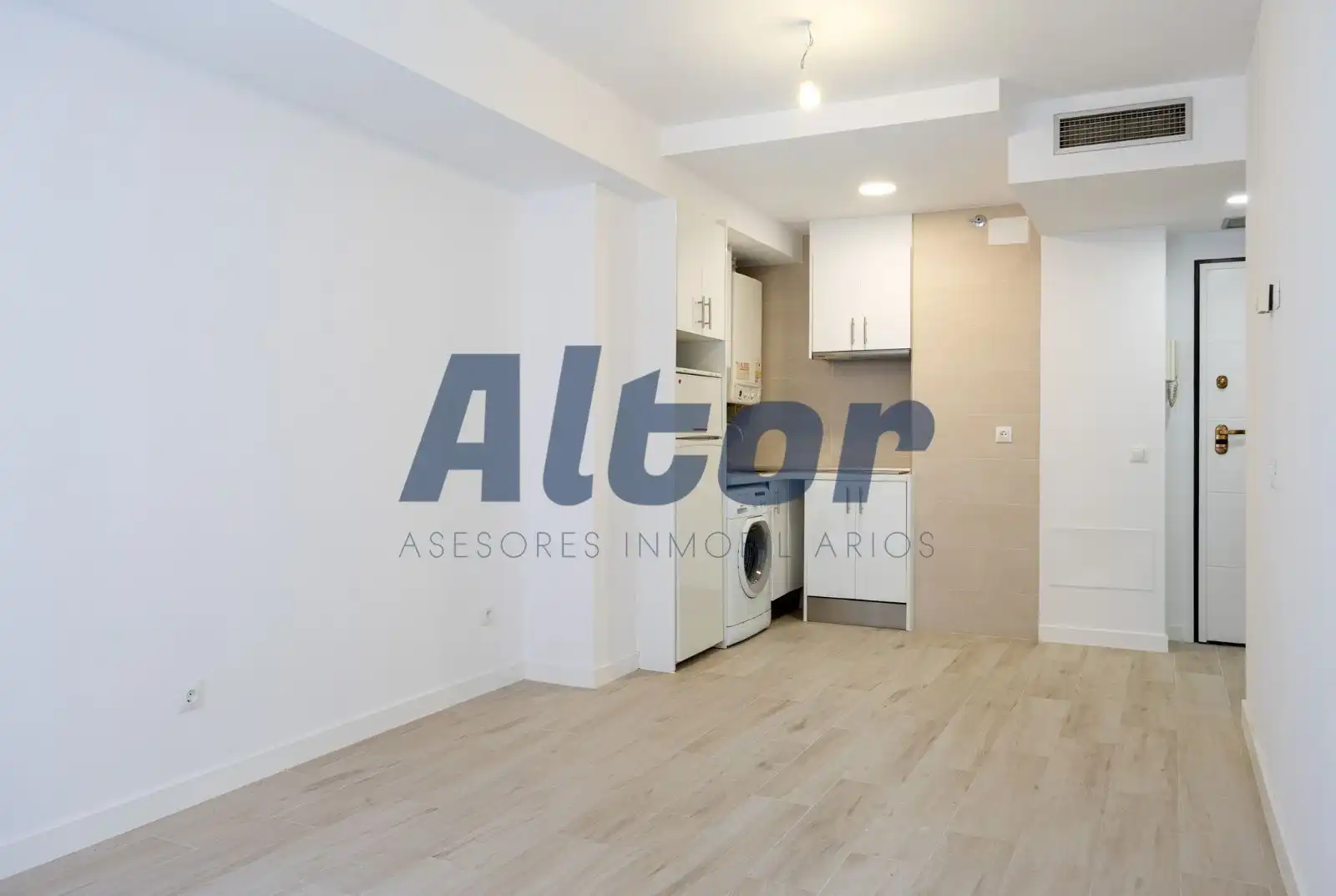 Bedroom of Flat for sale in Madrid  with Air Conditioner, Heating and Storage room