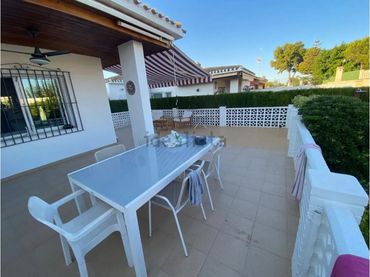 Xalet amb piscina en venda a Orihuela Costa