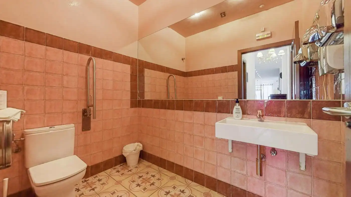 Badezimmer von Geschaftsraum zum Verkauf in El Rubio mit Klimaanlage